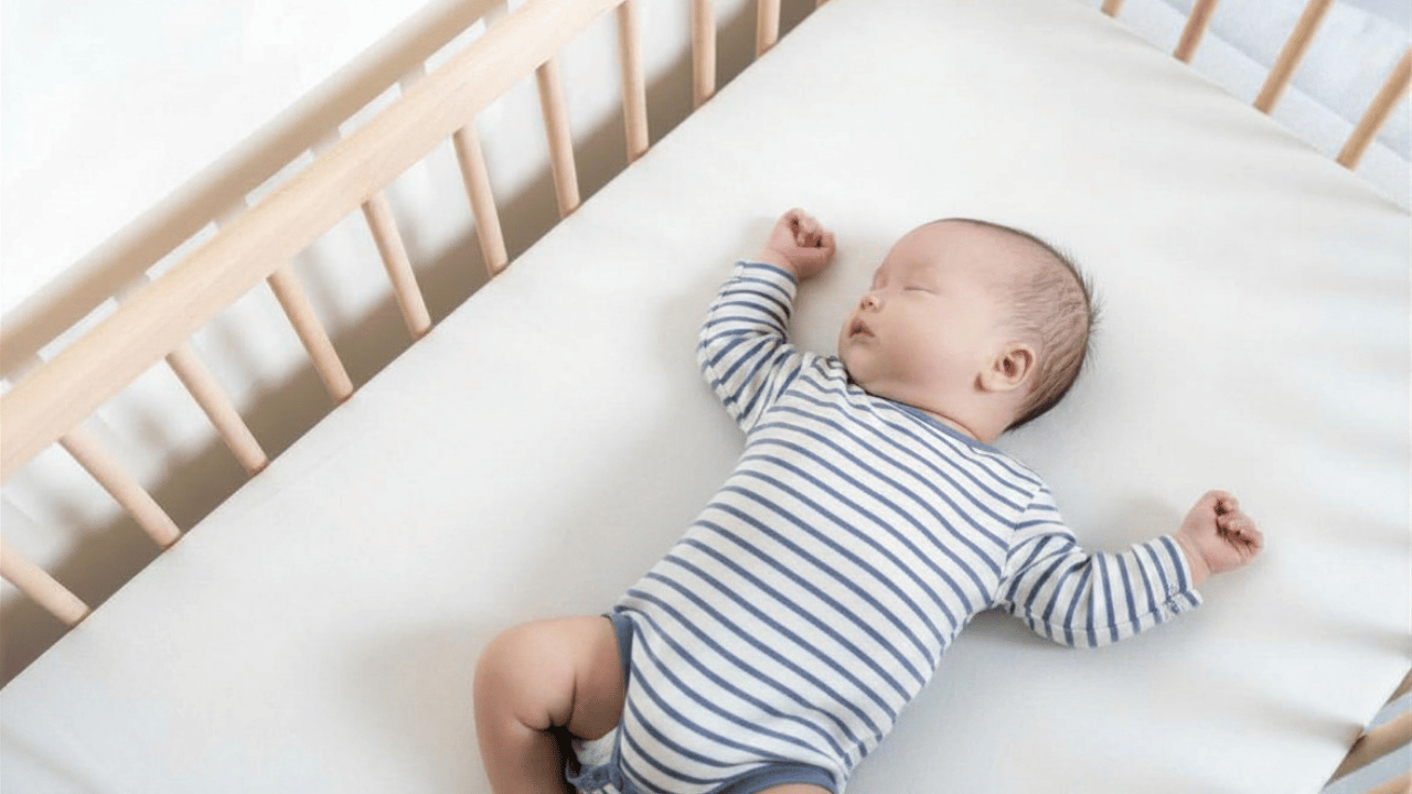 赤ちゃんに向きぐせがあるのはなぜですか？原因や対処法を教えてください