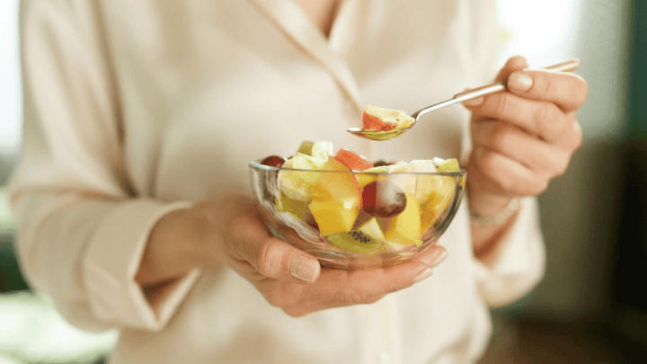 産後の便秘でつらいです。食事や生活習慣で解消する方法はありますか？